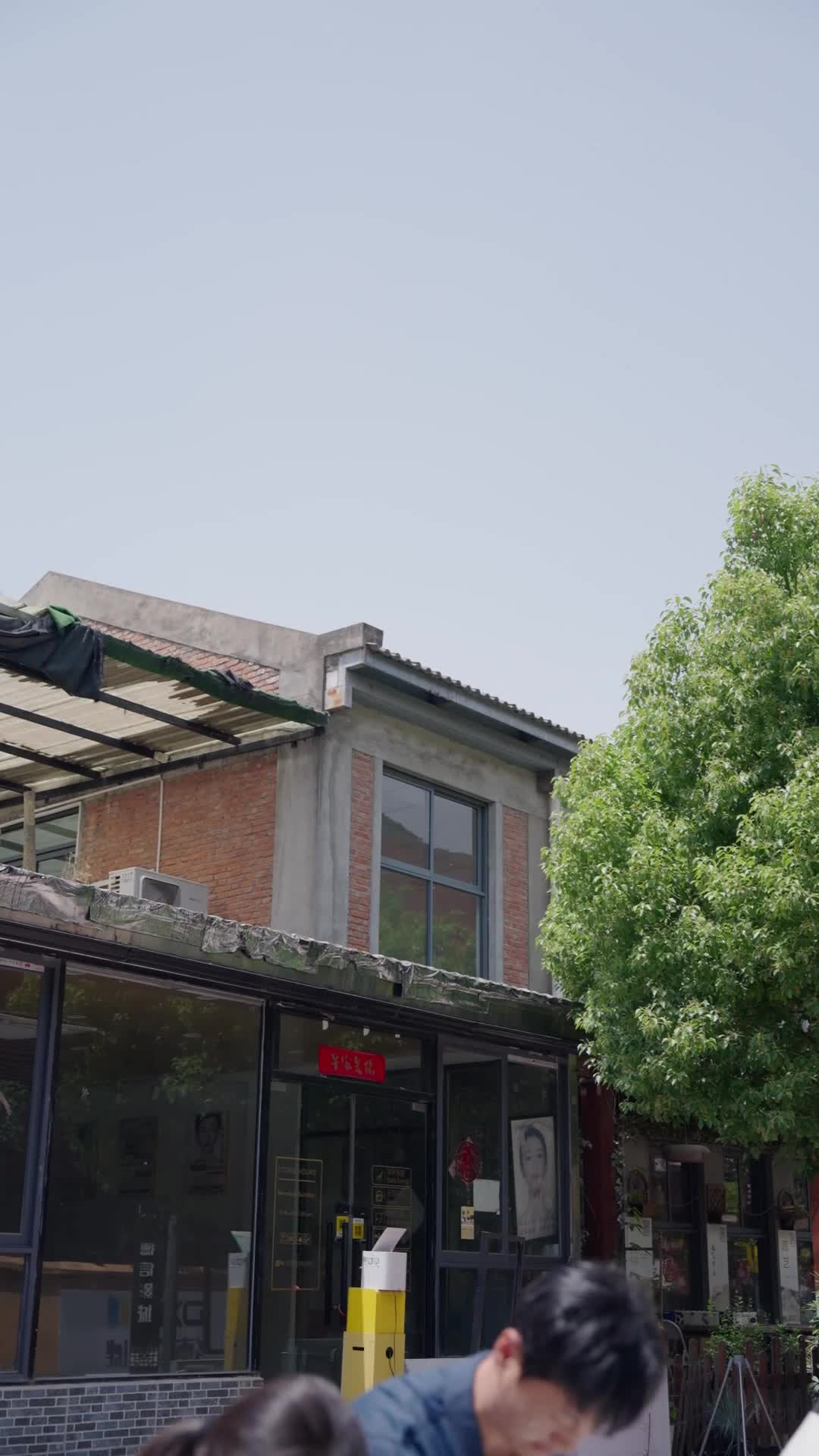 Épisode 2 - Heir Against the Light